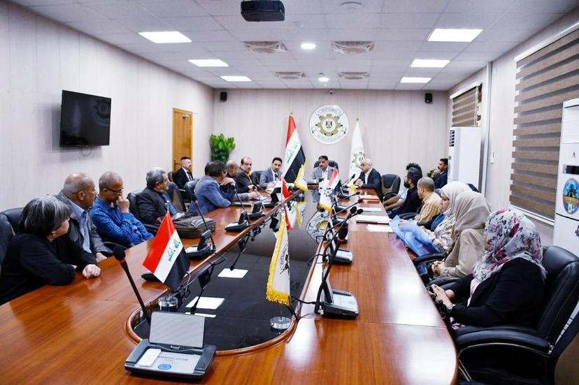 في لقائه الأسبوعي المخصص لهذا الشأن (رئيس هيأة التصنيع الحربي يستقبل مجموعة من المواطنين وموظفي الهيأة وينظر في طلباتهم وشكاواهم)