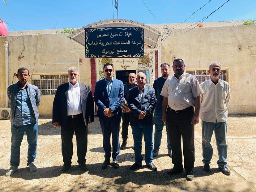 (بتوجيه رئيس هيأة التصنيع الحربي) مدير عام الدائرة القانونية يجري جولة ميدانية في مصنع اليرموك