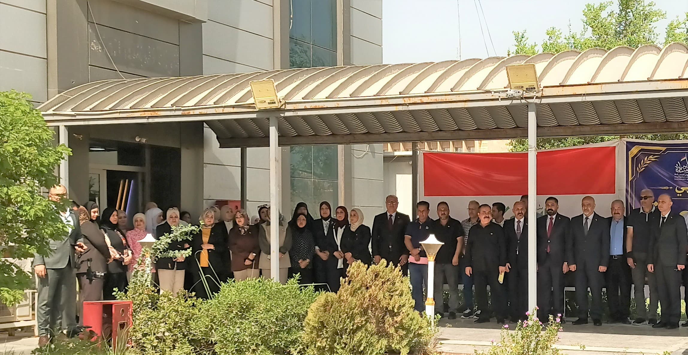 رئيس هيأة التصنيع الحربي يشارك منتسبي الهيأة وقفةً بمناسبة يوم السيادة العراقي