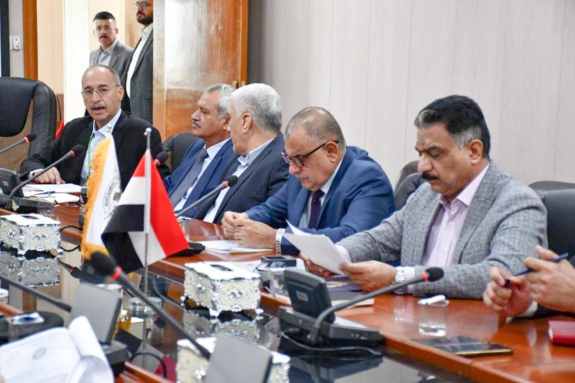 وفد من وزارة الدفاع يزور الدائرة الفنية في هيأة التصنيع الحربي