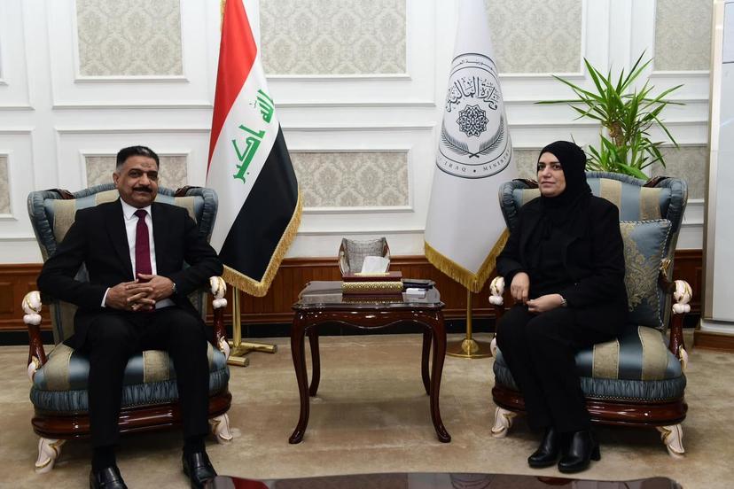 رئيس هيأة التصنيع الحربي يزور وزارة المالية